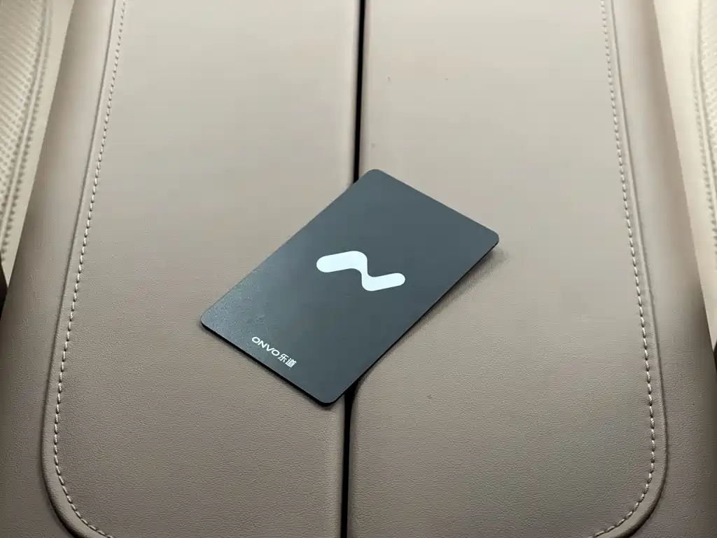 L90 Ultra 2025 6-seat edition