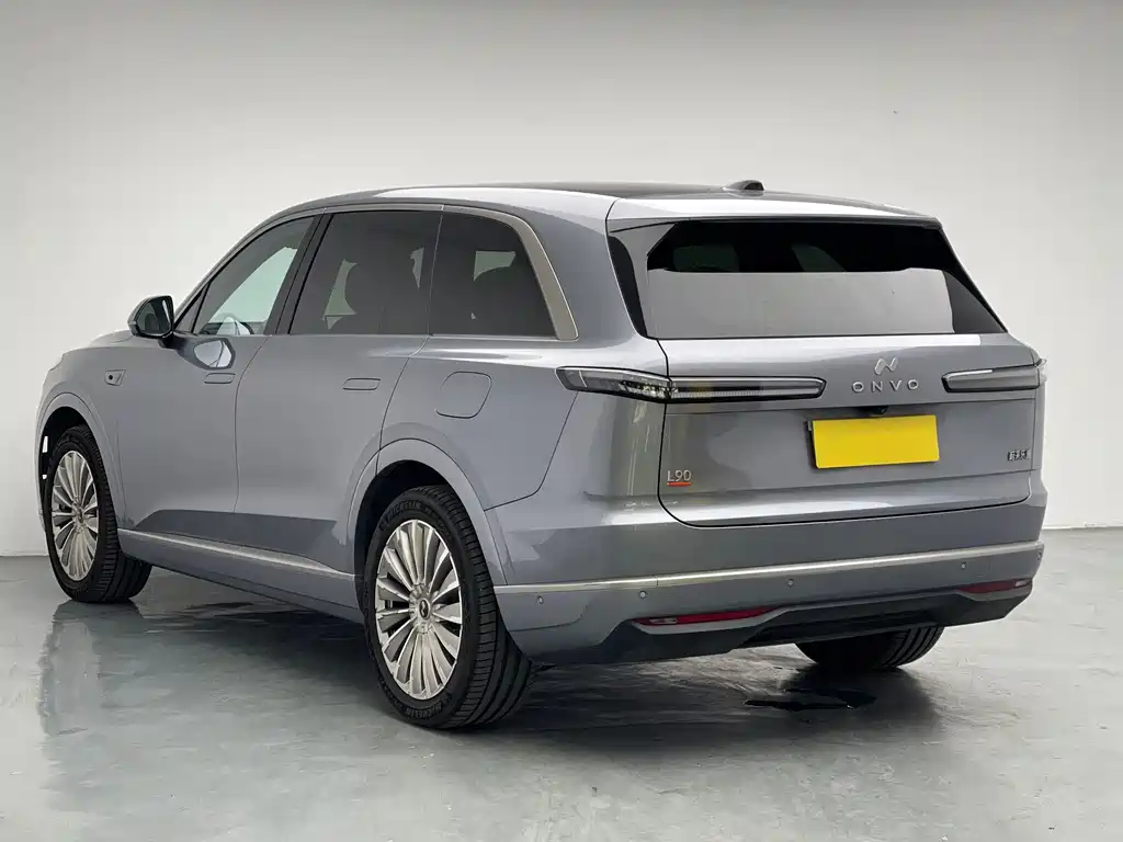 L90 Ultra 2025 6-seat edition