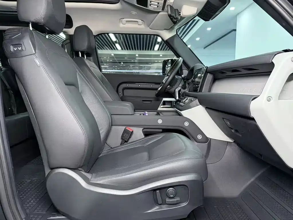 Land Rover Defender 2023 Edition 90 2.0T P300 SE