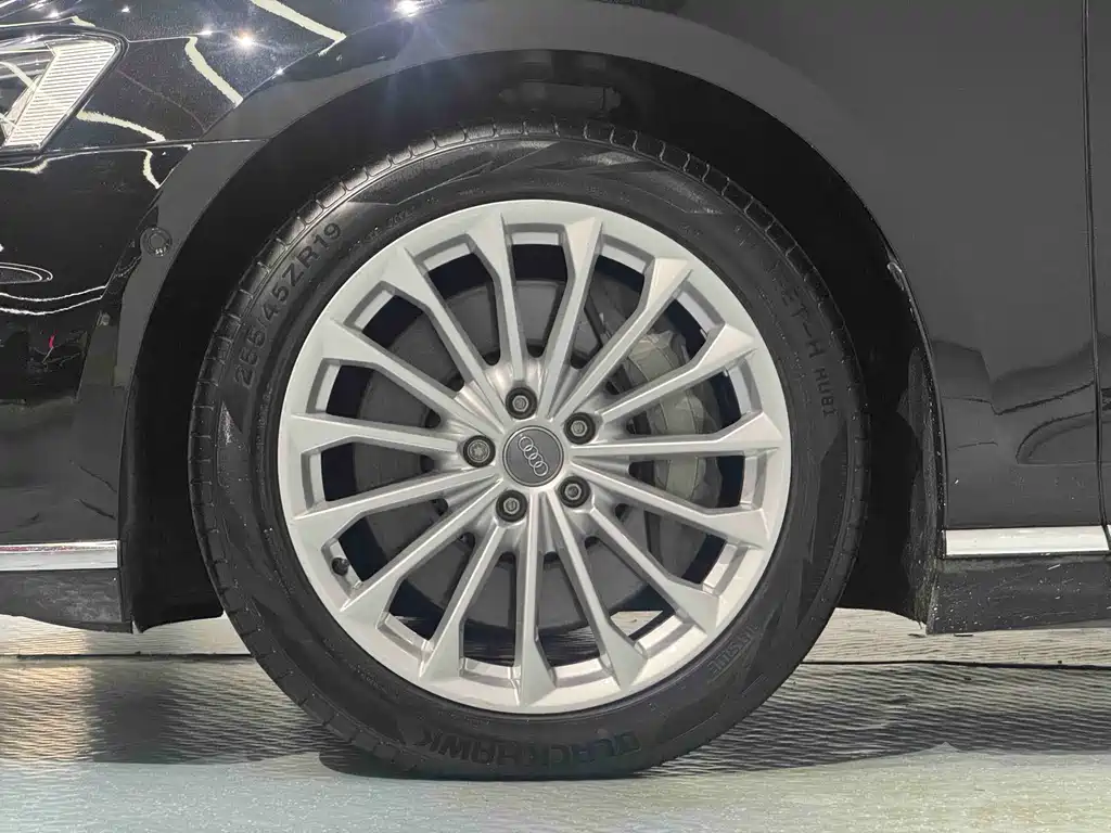 Audi A8 2018 model A8L 55 TFSI quattro Edition尊享型