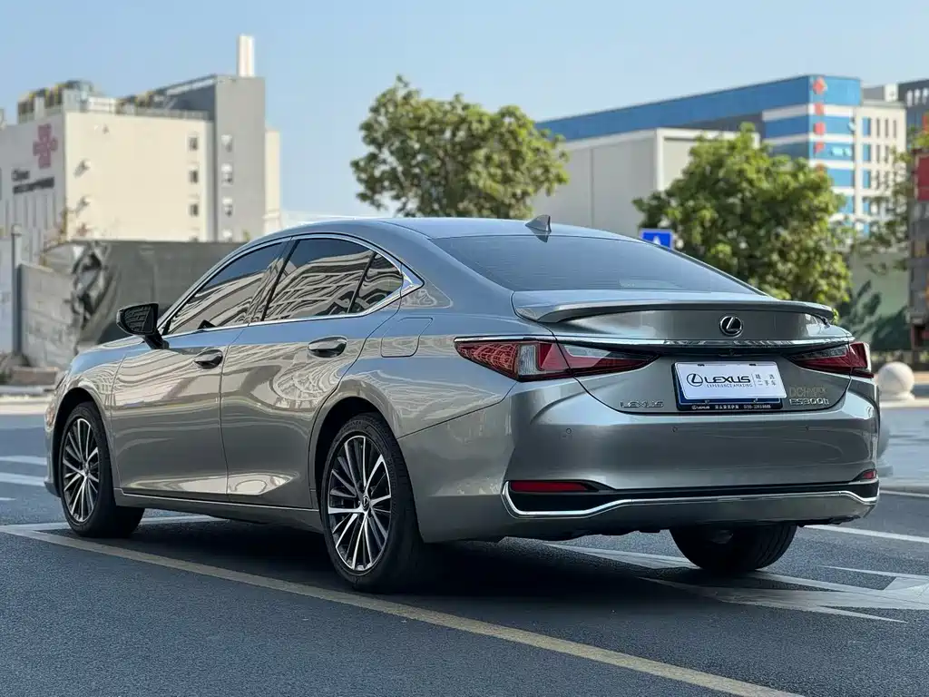 Lexus ES 2022 300h Premium Edition