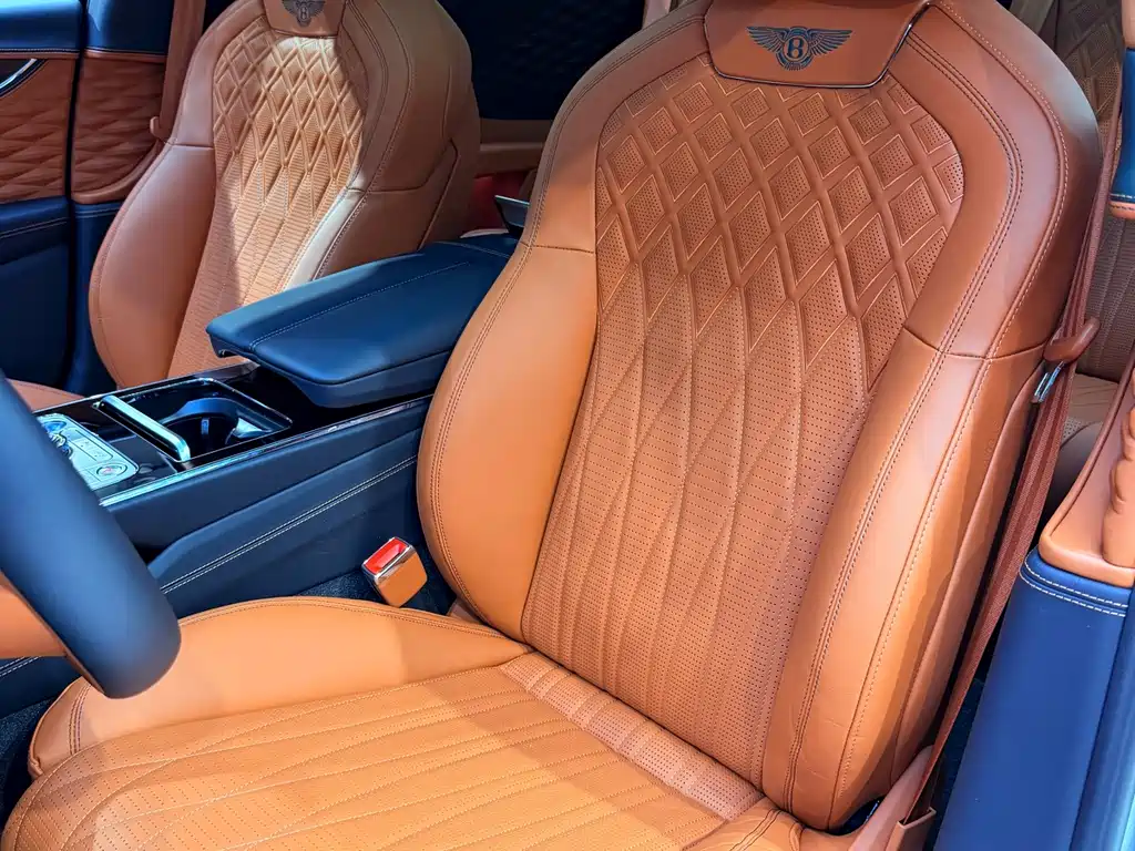 Ferrari 2023 model 4.0T V8 Adatto edition
