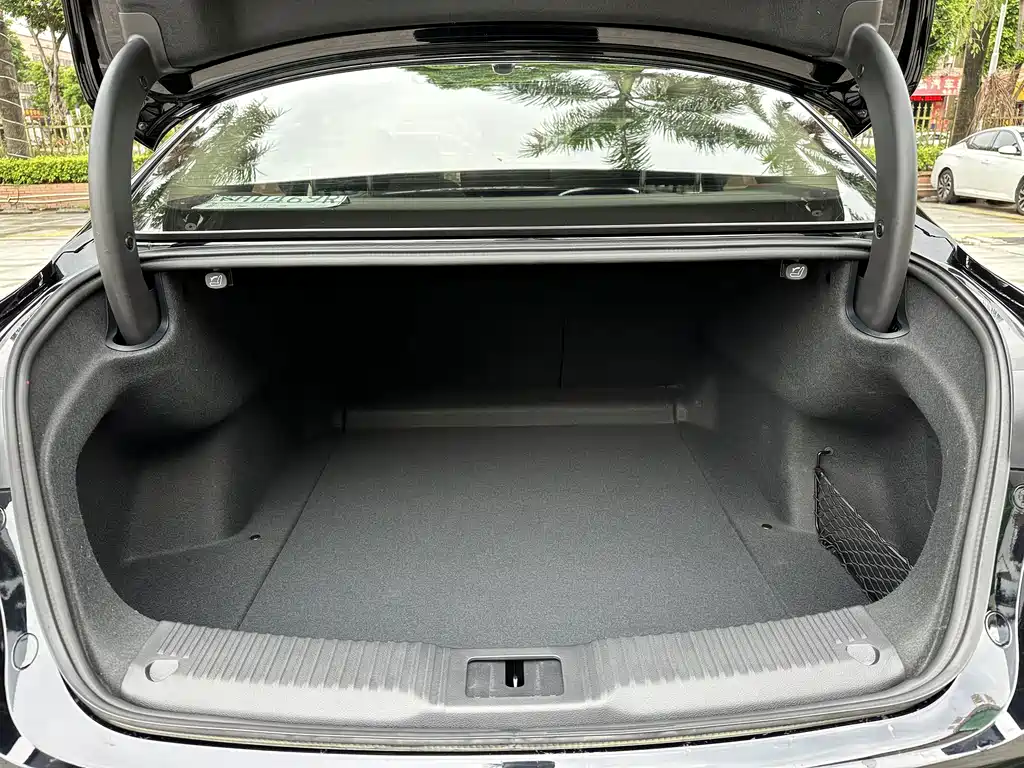 Hongqi H5 2024 Model 2.0T Automatic Smart Link Qi Chang Edition