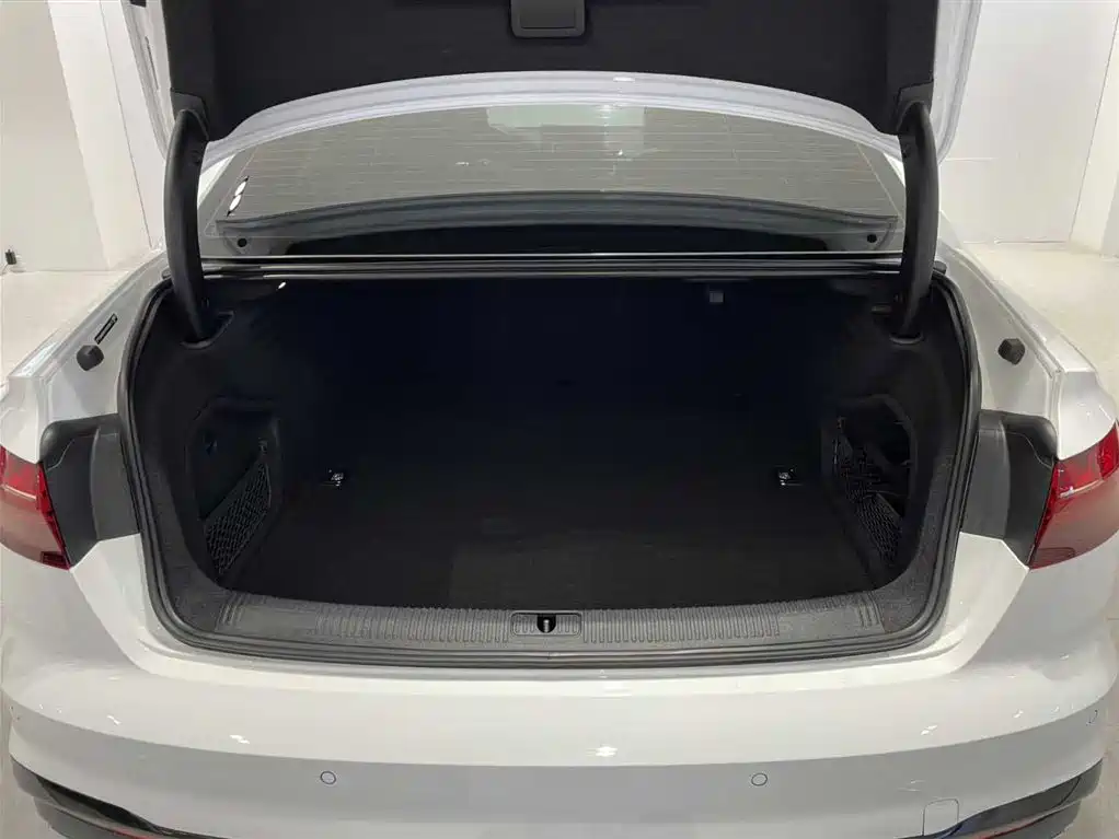 Audi A4L 2023 40 TFSI Luxury Dynamic Edition