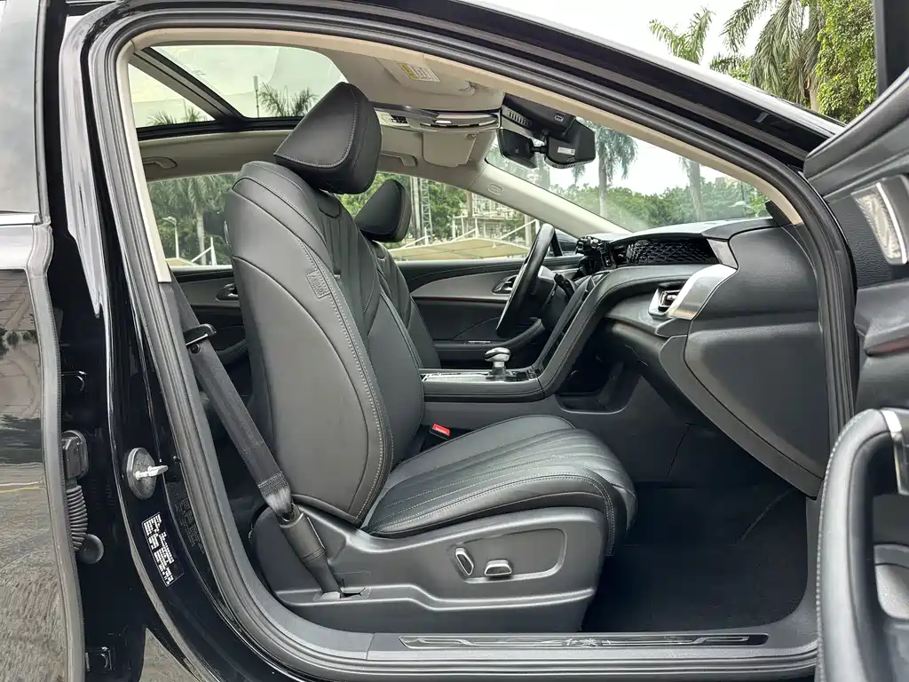 Hongqi H5 2024 Model 2.0T Automatic Smart Link Qi Chang Edition