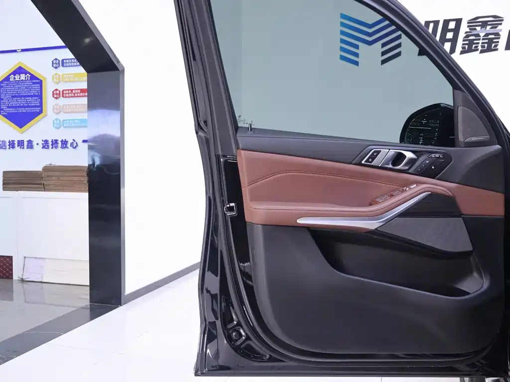 BMW X7 2023 xDrive40i Leading Luxury Package