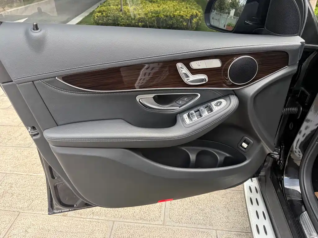 Mercedes GLC 2017 GLC 260 4MATIC Luxury Edition