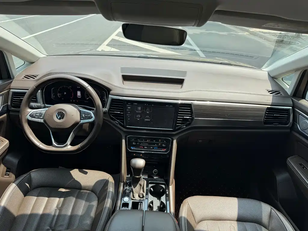 Viloran 2020 330TSI Luxury Edition
