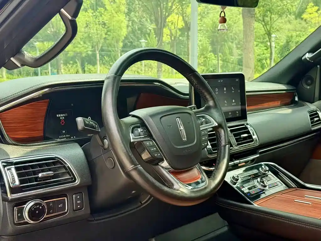 Navigator 2020 3.5T Long Axle Presidential Edition