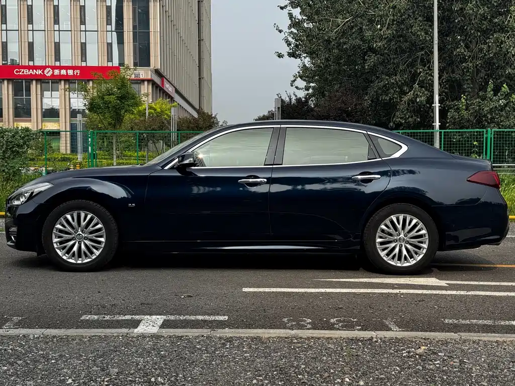 Infiniti Q70L 2017款 2.5L Enjoy Edition
