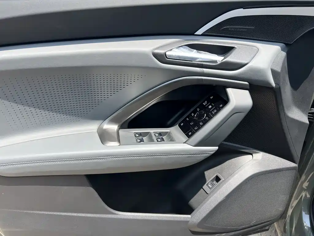 Audi Q5L 2026 Edition 2.0T Smart Hybrid Prestige Model