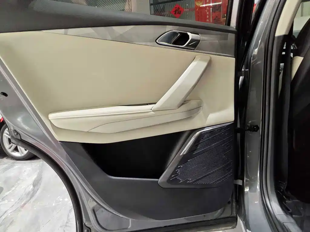 LEON 06 EM-P 2022 Model PHEV 84KM Range Pro
