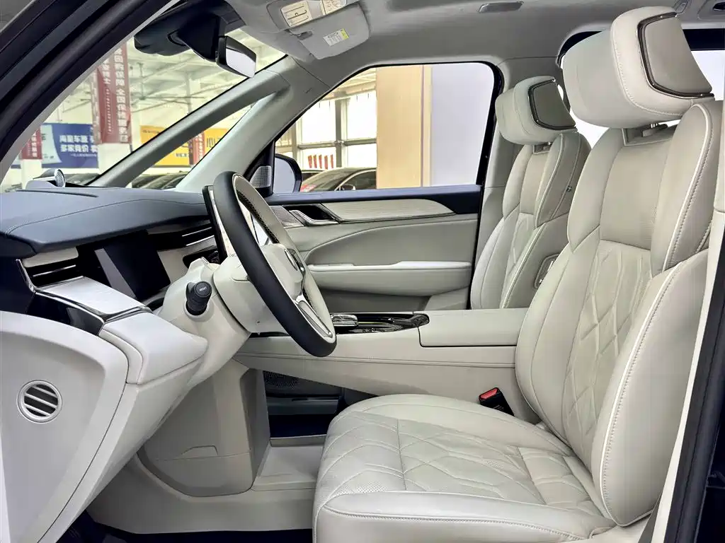 Volvo EM90 2025 Ultra Six-seat