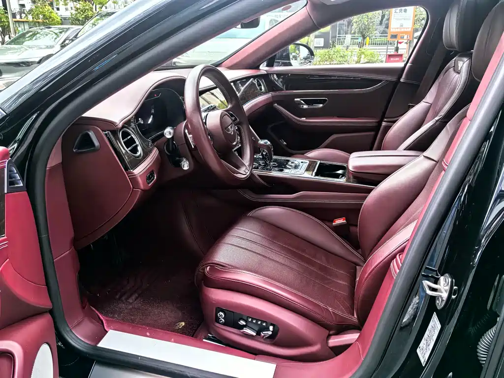 Ferari 2022 Model 4.0T V8 Standard Edition