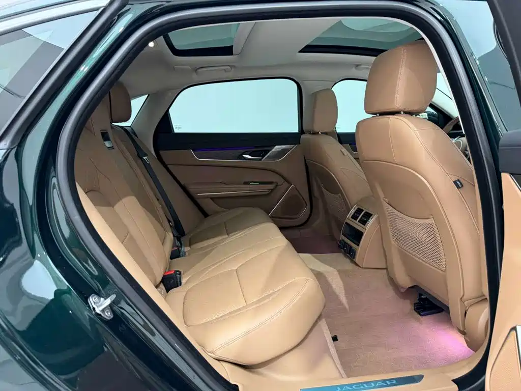 Jaguar XFL 2025 2.0T P250 2WD Premium Luxury Edition