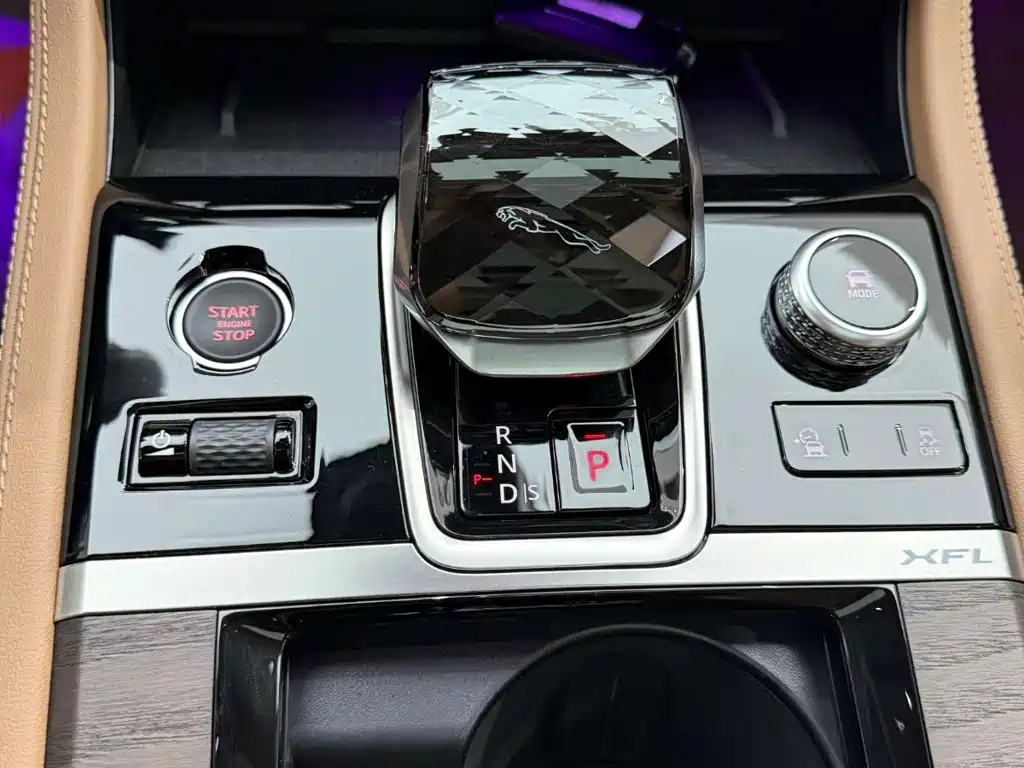 Jaguar XFL 2025 2.0T P250 2WD Premium Luxury Edition
