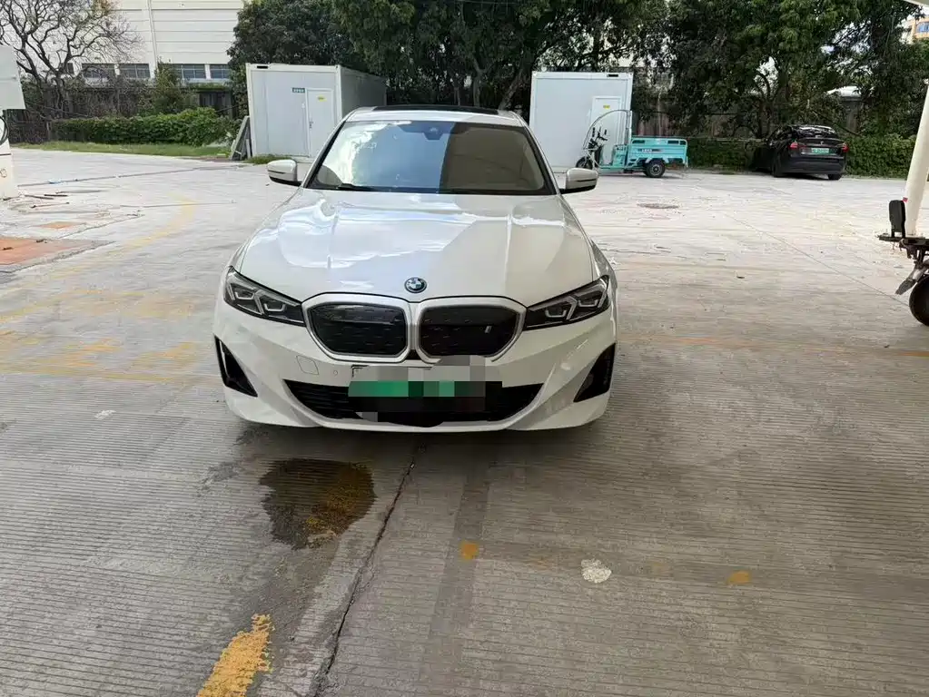 BMW i3 2022 eDrive 35 L