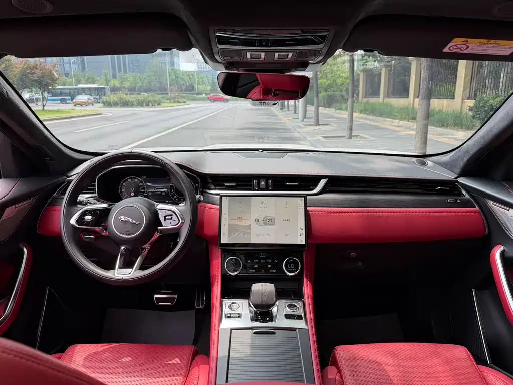 Jaguar F-PACE 2024 P250 R-Dynamic HSE