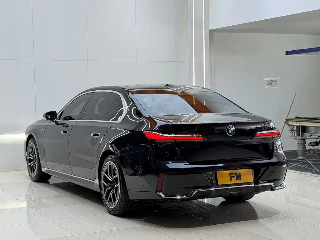 BMW 7 Series 2023 735Li M Sport Package