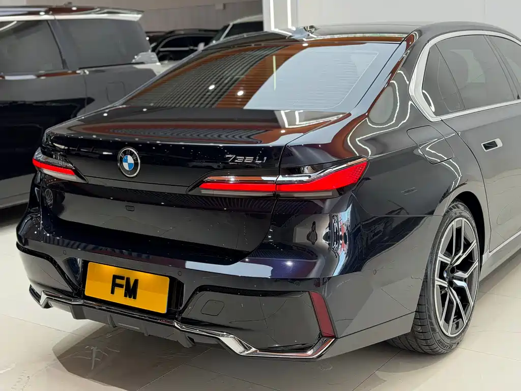 BMW 7 Series 2023 735Li M Sport Package