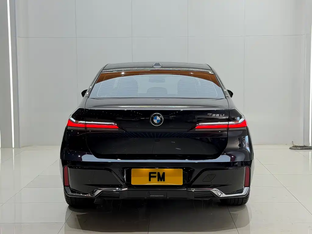 BMW 7 Series 2023 735Li M Sport Package