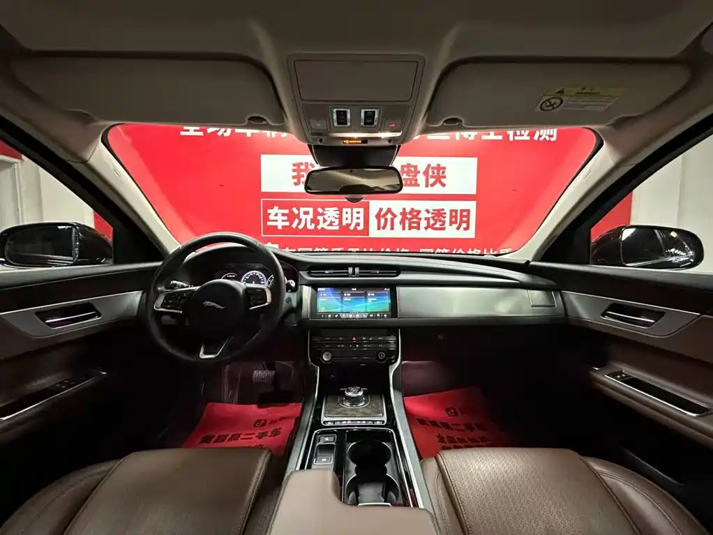 Jaguar XFL 2020款 XFL 2.0T P250 两驱豪华版