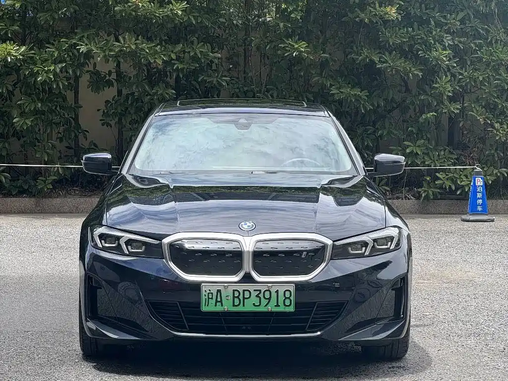 BMW i3 2022 eDrive 35 L