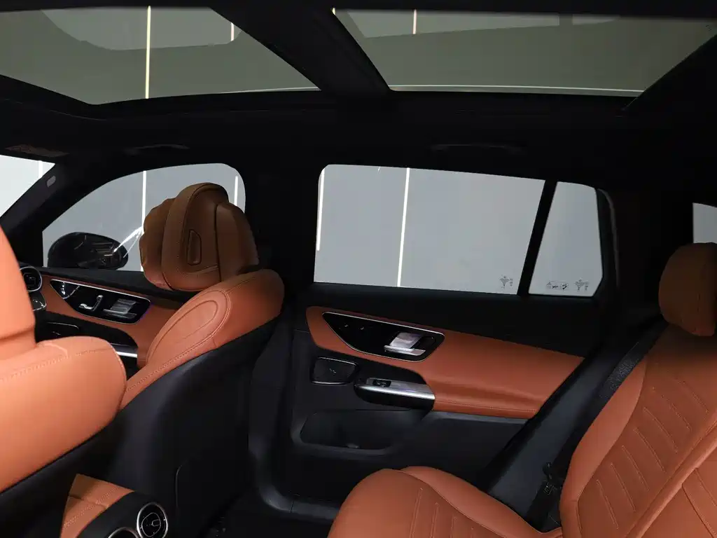 Mercedes-Benz GLC 2025款 Restyled GLC 260 L 4MATIC Dynamic Edition