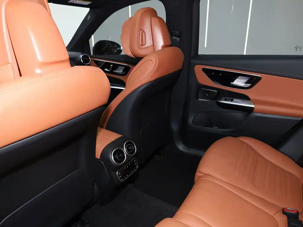 Mercedes-Benz GLC 2025款 Restyled GLC 260 L 4MATIC Dynamic Edition