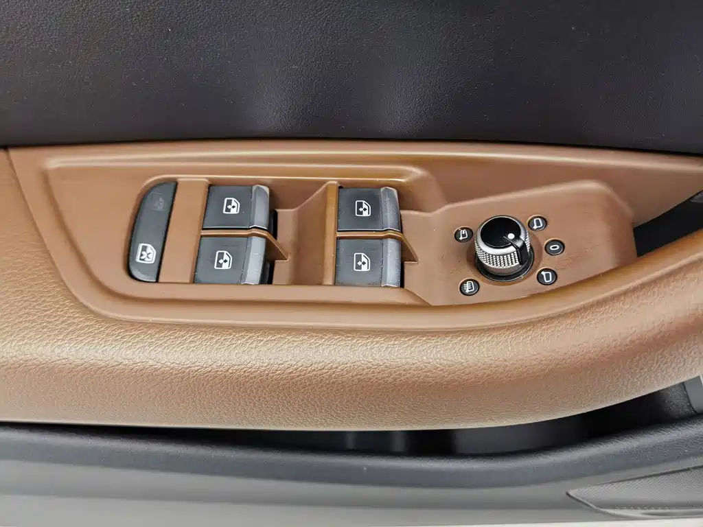 Audi A4L 2019 40 TFSI Fashion Edition National VI