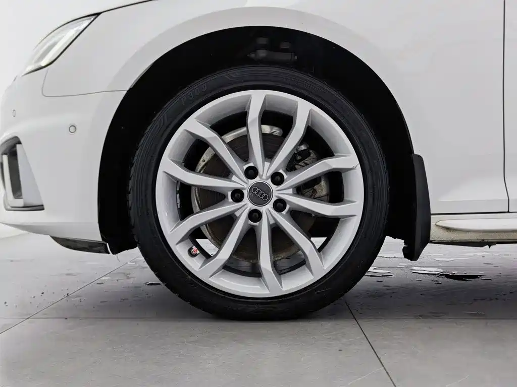 Audi A4L 2019 40 TFSI Fashion Edition National VI