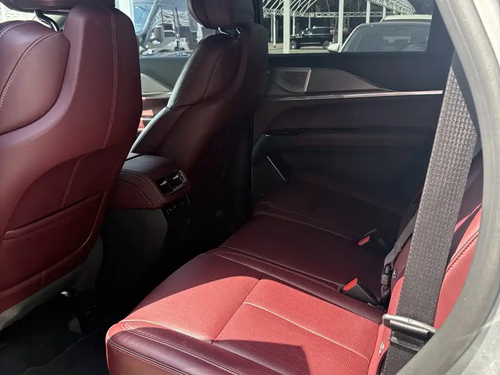 Cadillac XT5 2025 2.0T Platinum Edition