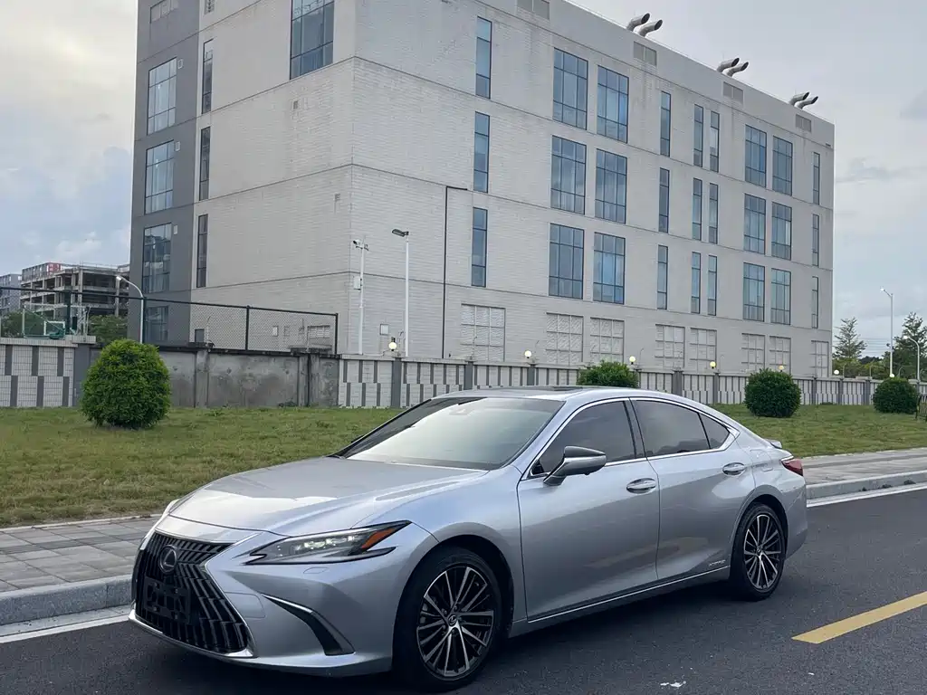 Lexus ES 2021 300h Premium Edition