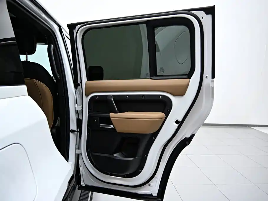 Land Rover Defender 2025 110 3.0T P400 X-Dynamic HSE