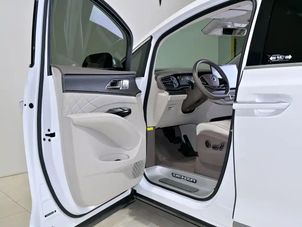 Tengri D9 2022 DM-i 970 All-Wheel Drive Prestige Edition