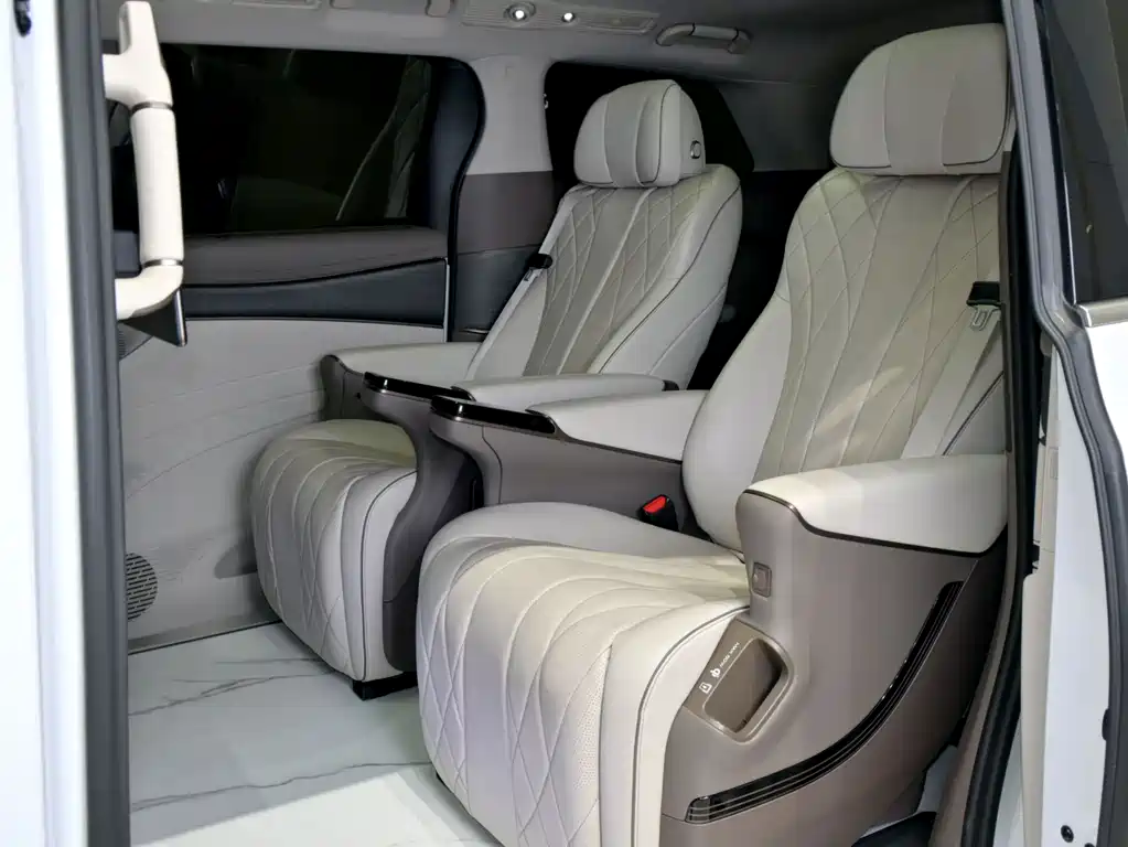 Tengri D9 2022 DM-i 970 All-Wheel Drive Prestige Edition