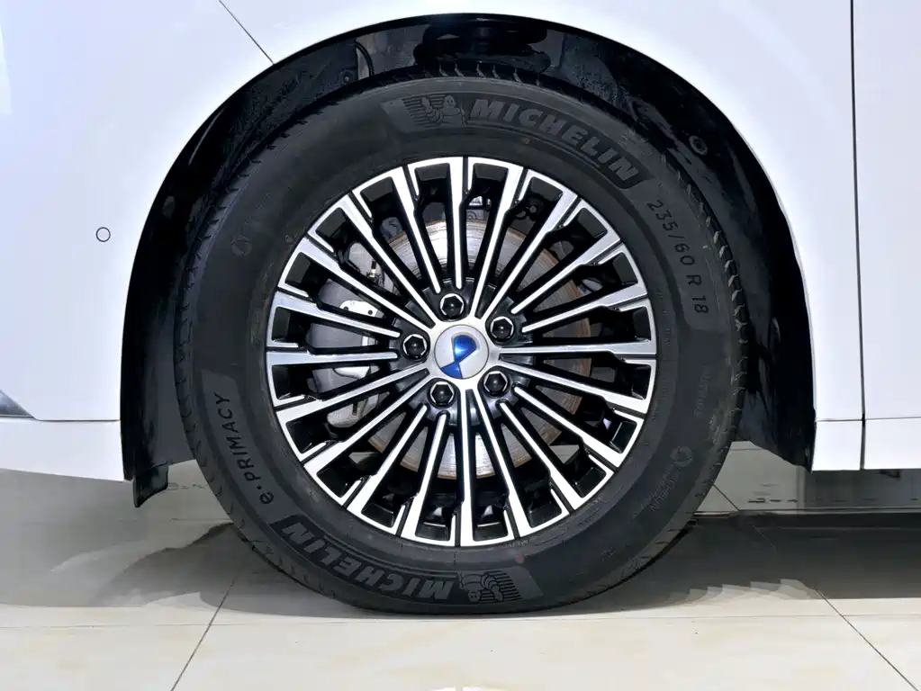 Tengri D9 2022 DM-i 970 All-Wheel Drive Prestige Edition