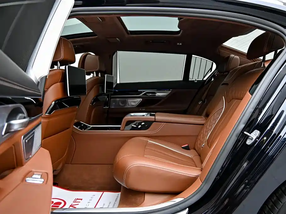 BMW 7 Series 2018 740Li xDrive Luxury Edition M Sport Package