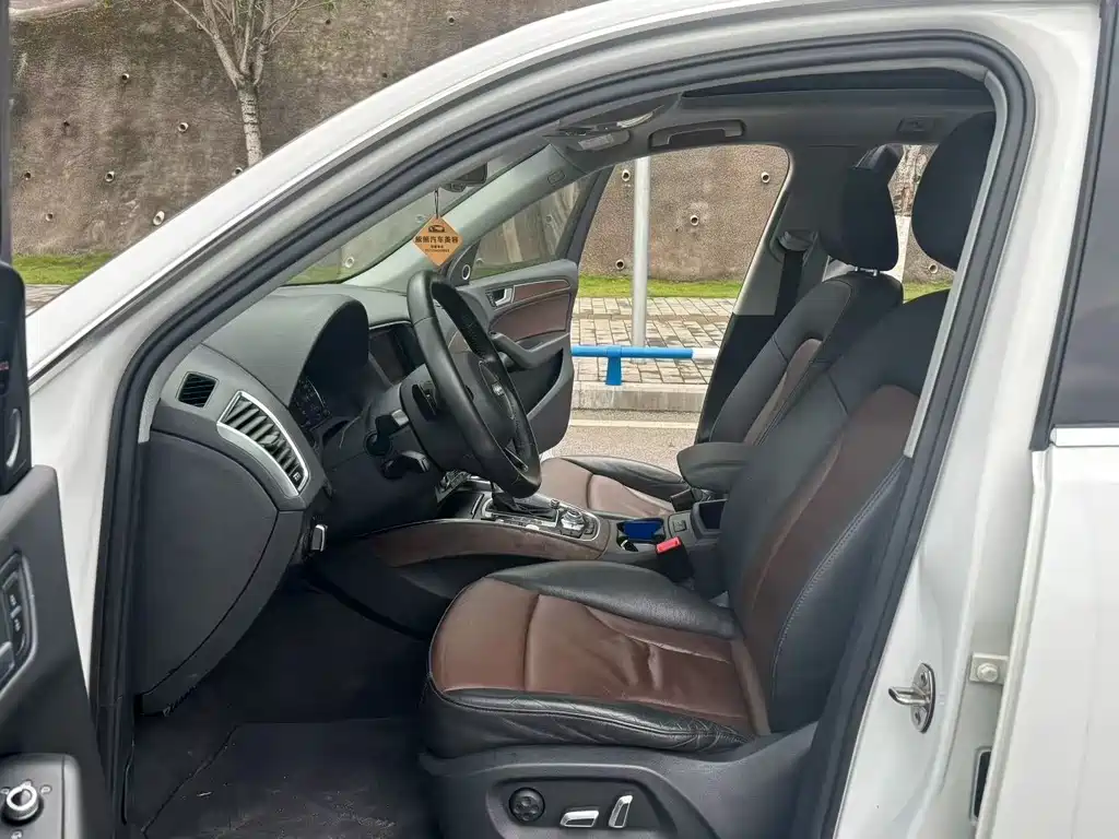 Audi Q5 2016 model Comfort Edition