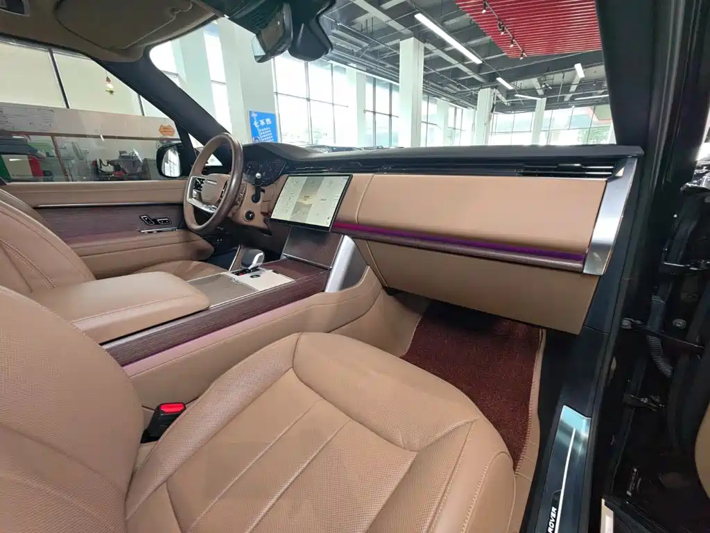 Range Rover 2025 Edition 3.0 L6 400PS Grand Extended Version