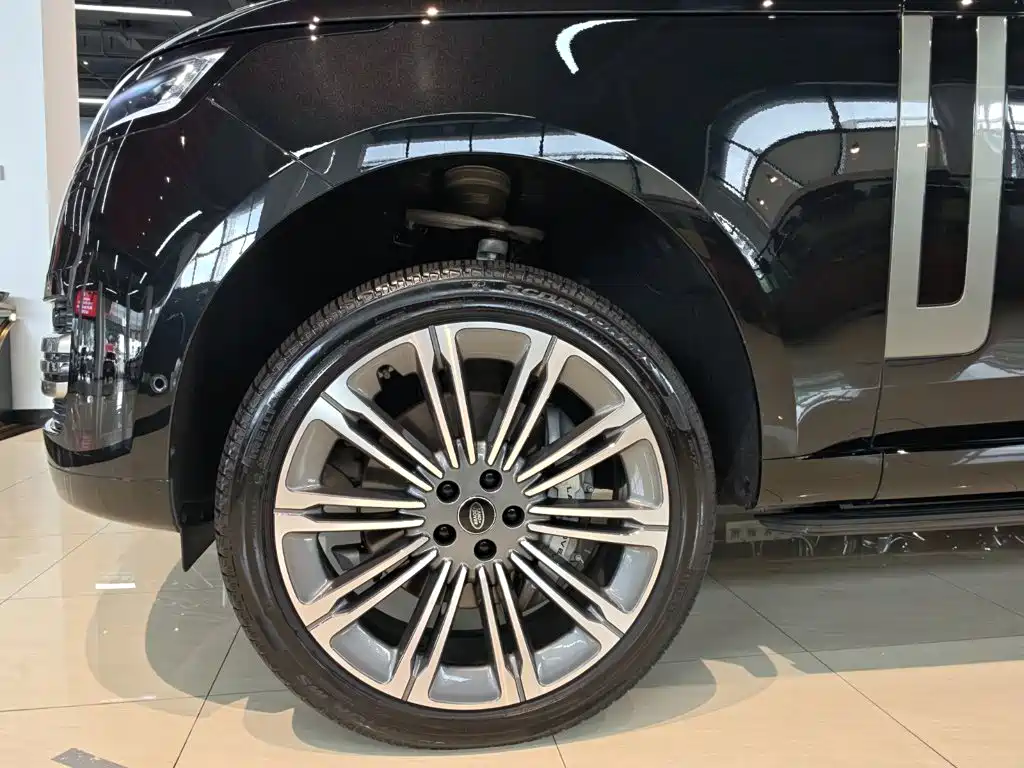 Range Rover 2025 Edition 3.0 L6 400PS Grand Extended Version