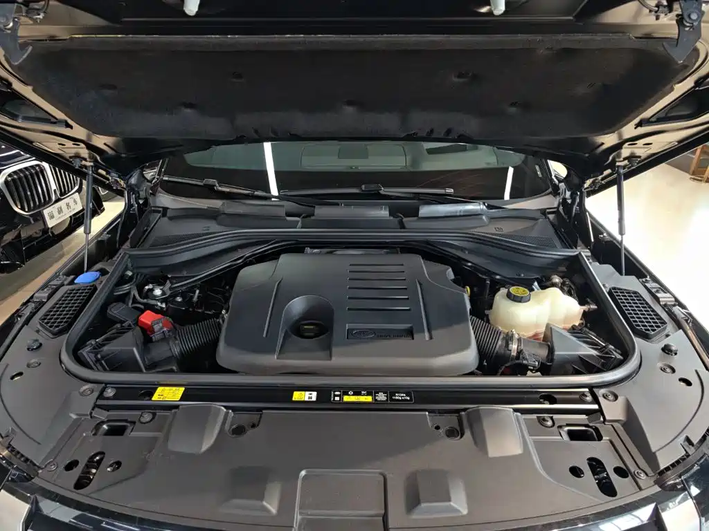 Range Rover 2025 Edition 3.0 L6 400PS Grand Extended Version