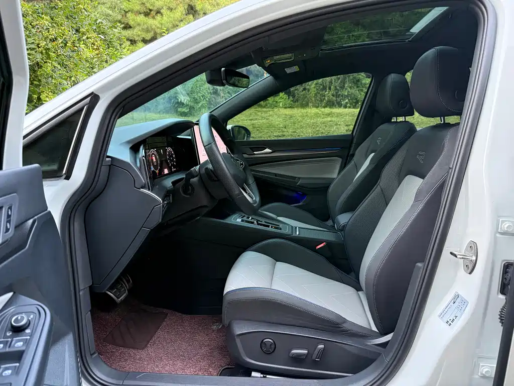 Golf 2025 300 TSI R-Line