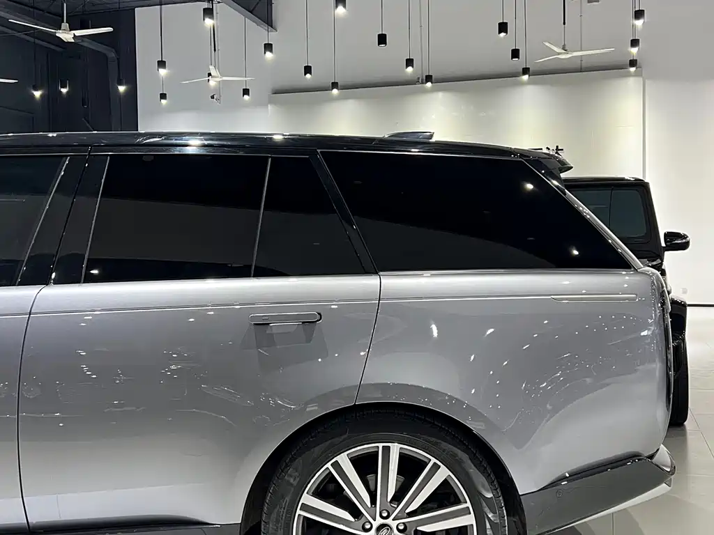 Range Rover 2023 3.0 L6 360PS Grand Edition