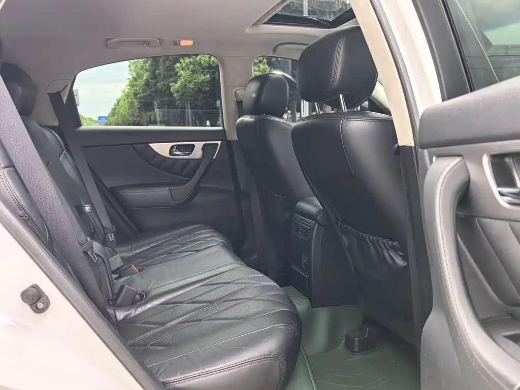 Infiniti QX70 2013 3.7L Standard Edition