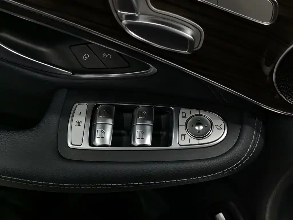 Mercedes-Benz GLC 2017 260 4MATIC Dynamic Edition