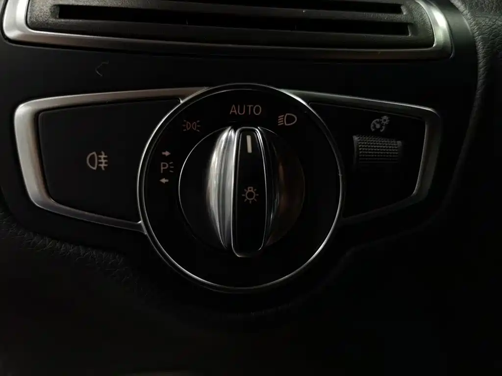 Mercedes-Benz GLC 2017 260 4MATIC Dynamic Edition