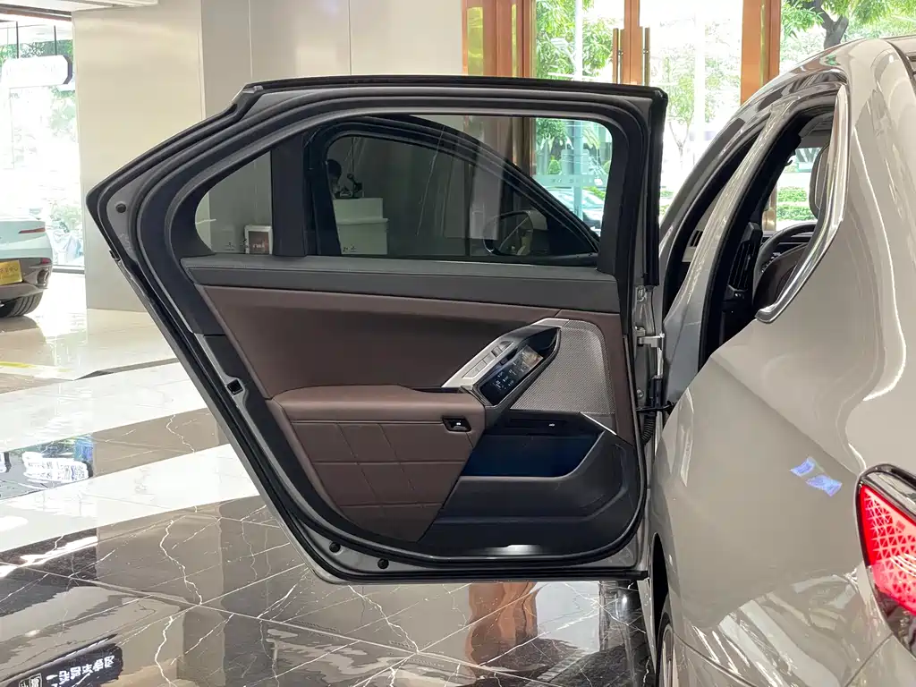 BMW 7 Series 2023 740Li Leading Edition Luxury Package