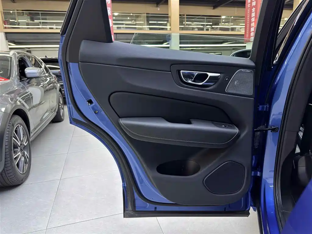 Volvo XC60 Plug-in Hybrid 2019 T8 E驱 Hybrid Smart雅 Motion Edition National V