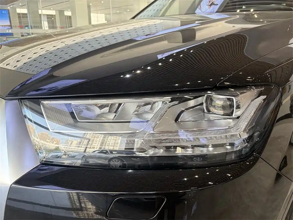 Audi Q7 2019 model 55 TFSI Tech Line
